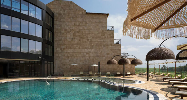 Yarden-Estate-Hotel-Swimming-Pool